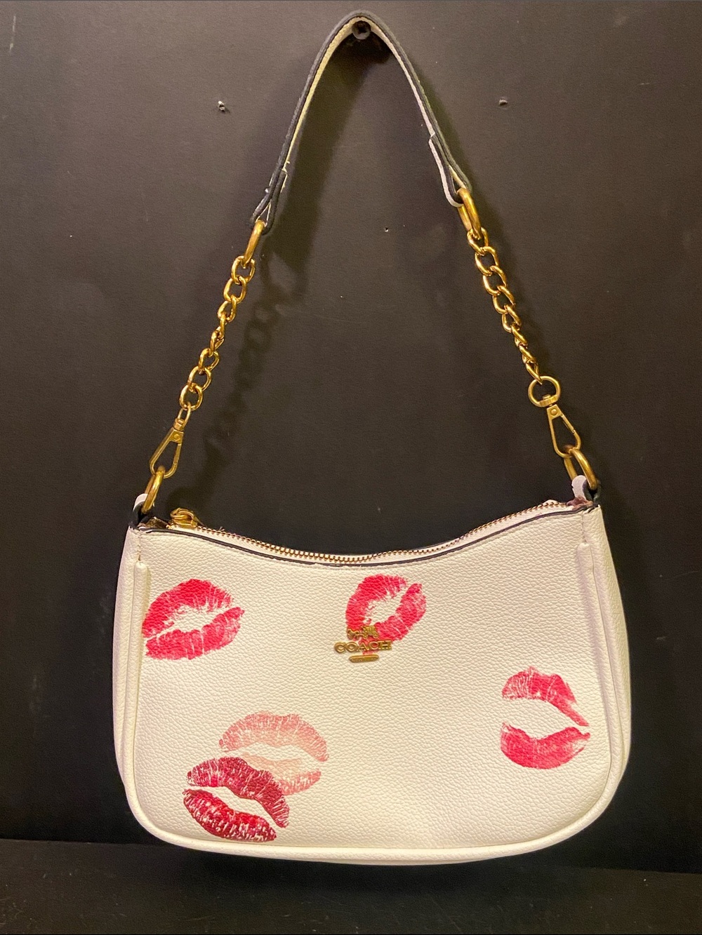 Coach Teri White Leather Shoulder Bag w/Pink Kiss Prints Chain Strap